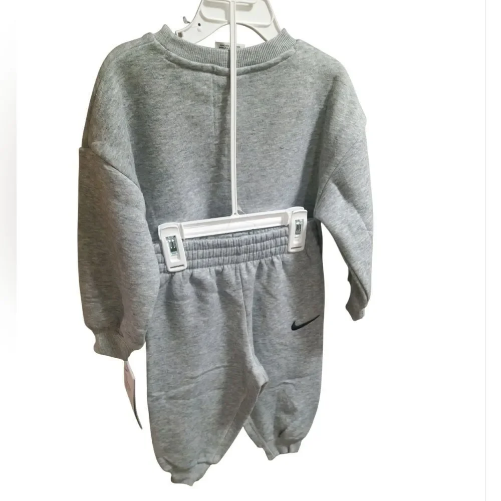 Nike Essential Fleece Crewneck and Joggers 2-Piece Set in grey - Picture 2 of 3